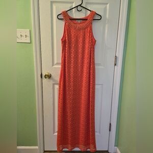 Orange/red shift dress in a lacy stretch with beautiful detail.
